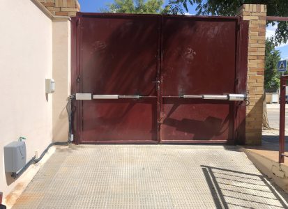 sistema abatible con pernios