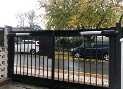 puerta abatible simple de dos hojas