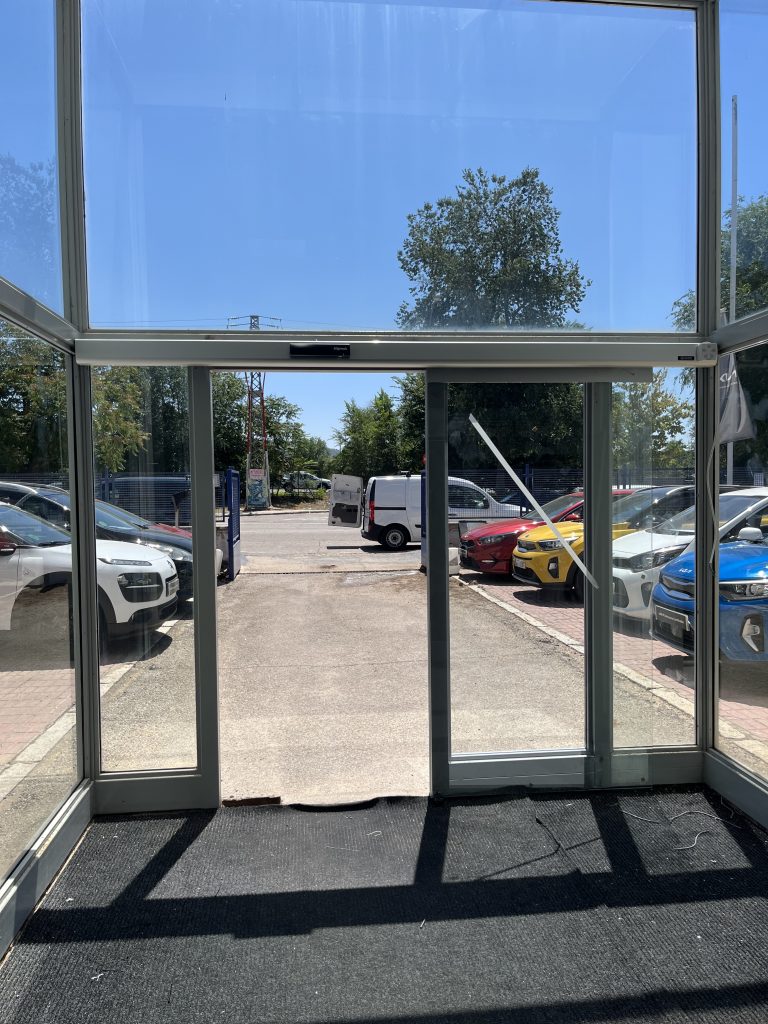 Sistemas de acceso vidriados automatizados